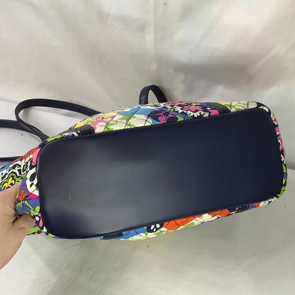 Vera Bradley Small Vera Tote in Rio - Picture 5 of 7
